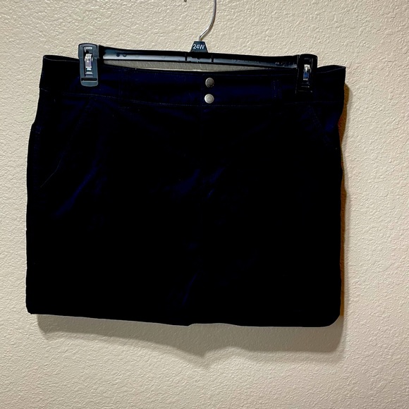 Columbia anytime skirt  gently used. - Picture 1 of 5